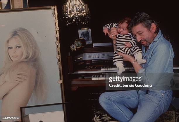 Serge Gainsbourg in his home with Lulu.