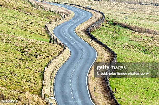 snaky twisty road in derbyshire - decompression sickness stock pictures, royalty-free photos & images