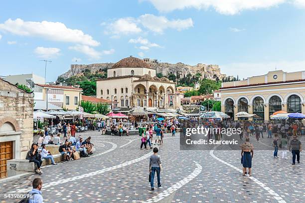 monastiraki square in athens, greece - plaka stockfoto's en -beelden