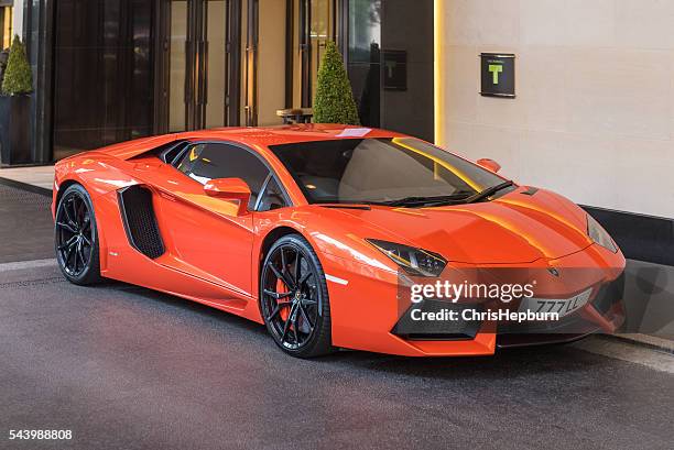 lamborghini aventador, mayfair, london, england, uk - supercar stockfoto's en -beelden
