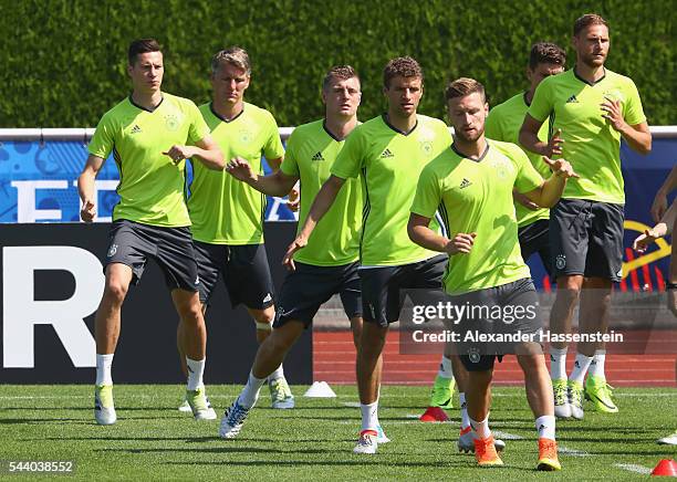 Julian Draxler, Bastian Schweinsteiger, Toni Kroos, Thomas Mueller, Shkodran Mustafi, Mario Gomez and Benedikt Hoewedes of Germany during a Germany...