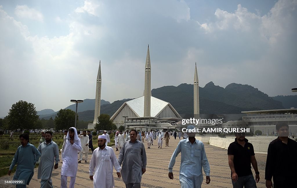 Pakistan Muslam Pakistani Muslims leave the grand Faisal Mosque after offering... News ...