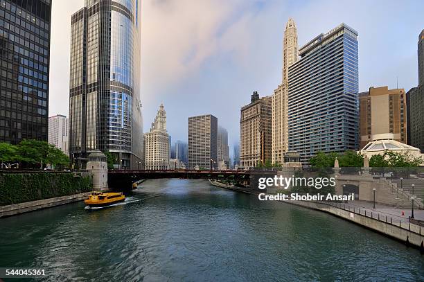 cloudy day in chicago - chicago river stock pictures, royalty-free photos & images