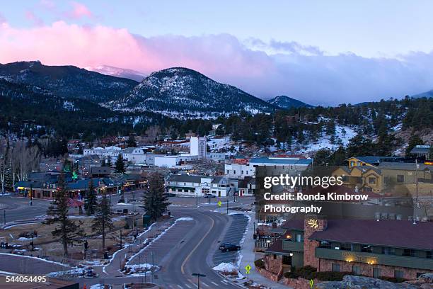 downtown estes park colorado - downtown estes park stock pictures, royalty-free photos & images