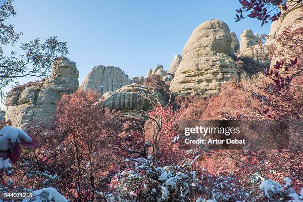 snowy montserrat mountains with rock formations. - montserrat sanctuary stock pictures, royalty-free photos & images