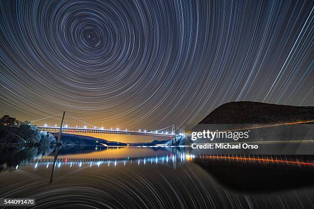 star trails, astrophotography, bear mountain bridge, upstate new york, new york state, hudson river - bear mountain bridge fotografías e imágenes de stock