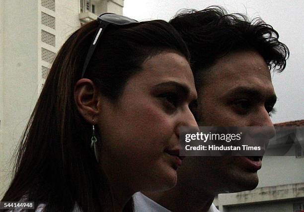 August 15, 2005: Preity Zinta and Ness Wadia on a cleanliness drive on the streets of Bandra.