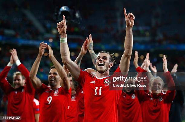 Gareth Bale and Wales players celebrate their team's 3-1 win after the UEFA EURO 2016 quarter final match between Wales and Belgium at Stade...