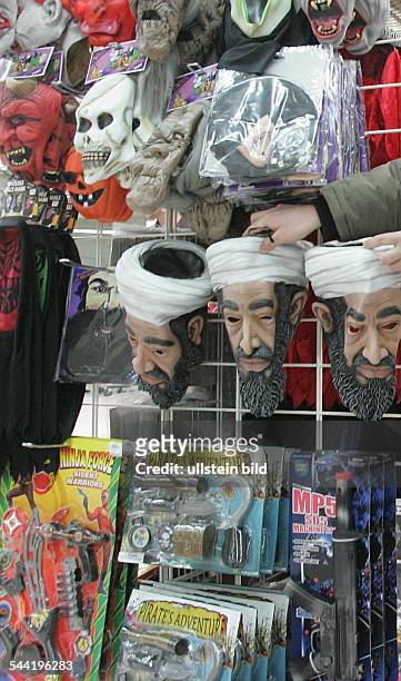 Osama Bin Laden Masken in einem Laden für Scherzartikel