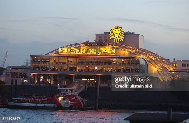 Hamburg: Hamburger Hafen mit Musicalzelt "Der König der Löwen"