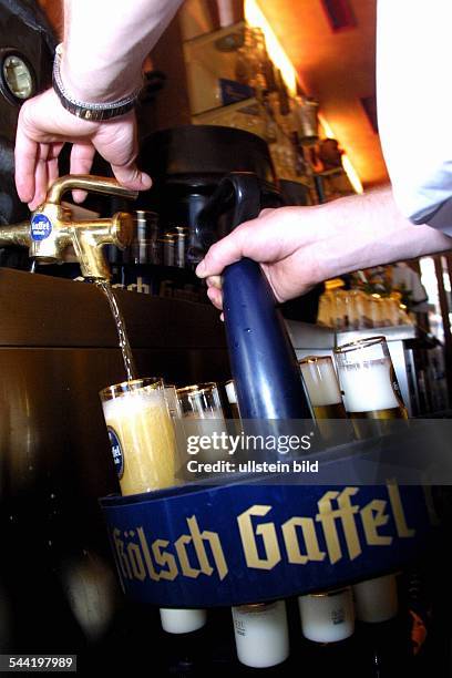 Gaffel Koelsch Bier in einem Kranz- 2001