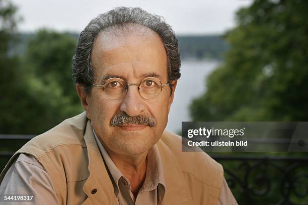 Ch Rafek 23 Rafik Schami Stock Photos, High-Res Pictures, and Images - Getty Images