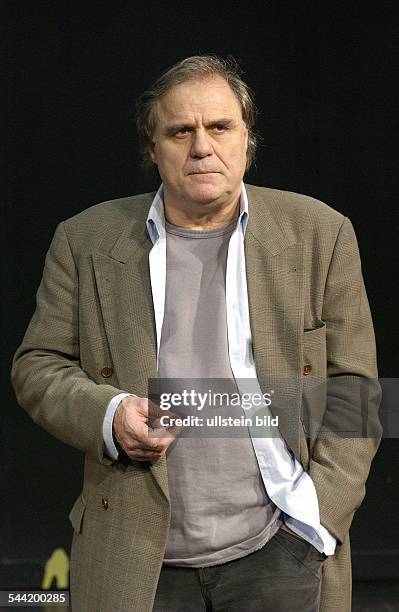 Josef Bierbichler, Schauspieler, D - in Philoktet von Heiner Mueller, Volksbuehne BerlinPremiere: 09. Januar 2005