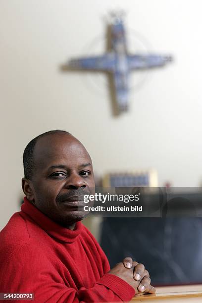 WedelKirchenasyl: Gilbert Gaputo sucht mit seiner Familie seit einem Jahr Schutz vor der drohenden Abschiebung in der katholischen St. Marienkirche...