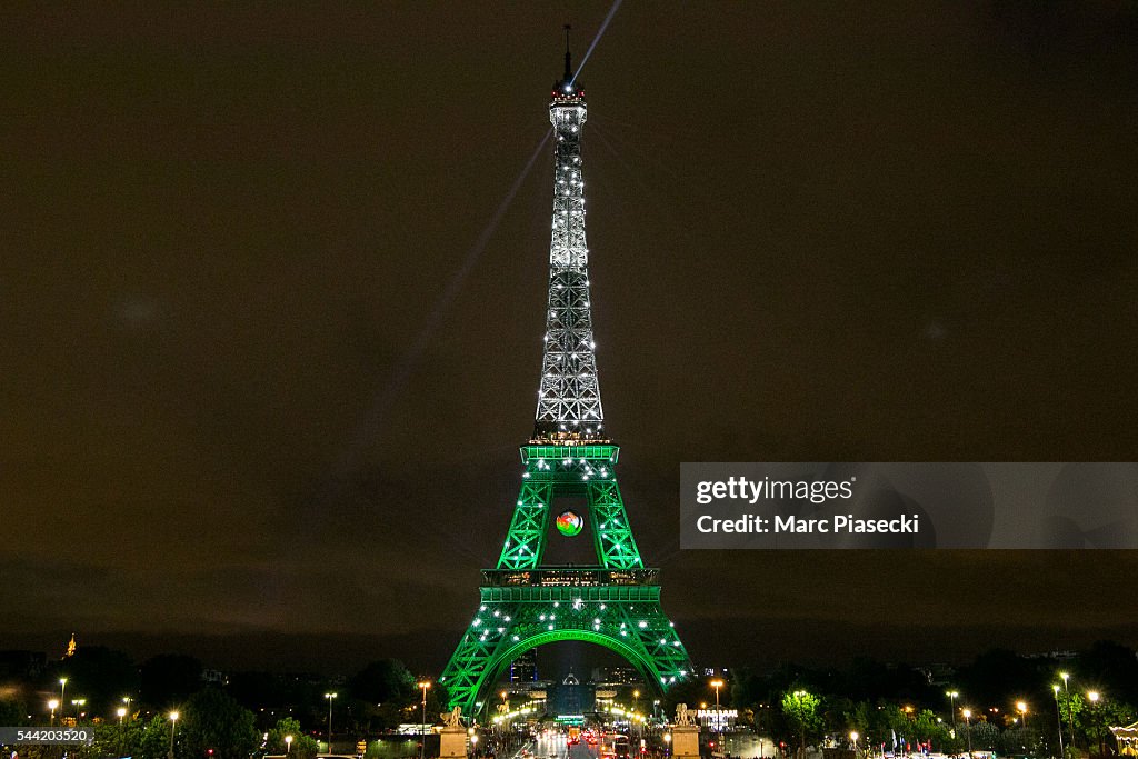 The Eiffel Tower Lights Up For Euro 2016 Twitter Contest : Day Eighteen
