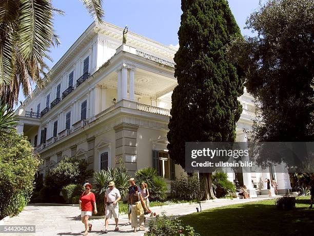 Griechenland, Korfu, Gastouri: Das Achillion, ehemalige Sommerresidenz der Kaiserin Elisabeth von Österreich.