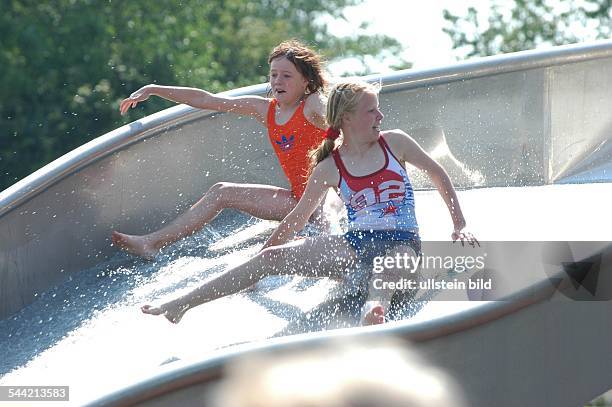 Wasserrutsche im Freibad Berlin - Pankow am . -nur-nach-Ruecksprache!