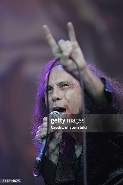 Ronnie James Dio; Musiker, Sänger, Heavy-Metal; USAAuftritt beim Wacken Open Air 2004