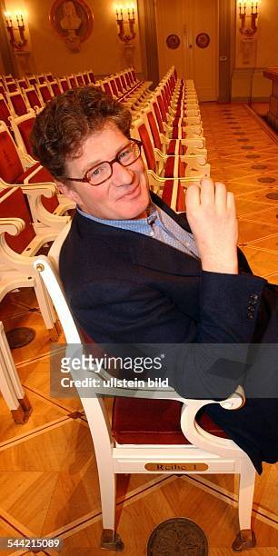 Roger Willemsen, Journalist, Fernsehmoderator - als Stuhlpate im Konzerthaus Berlin