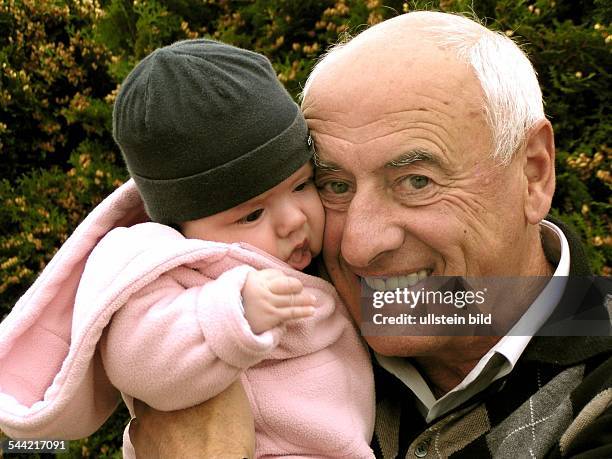 Grossvater mit Enkelkind