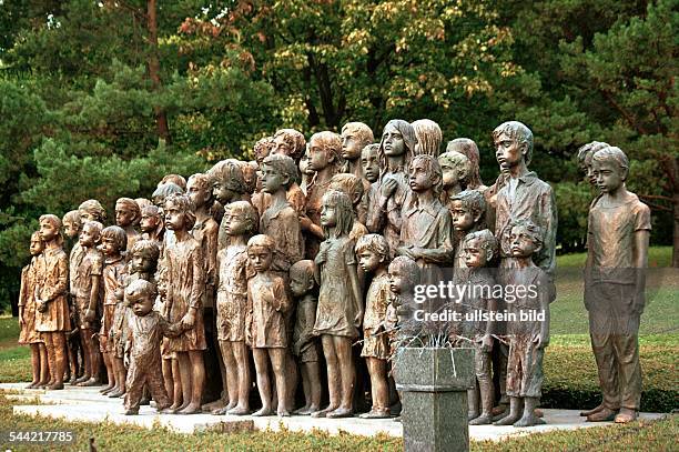 Tschechien, Lidice - Mahnmal zur Erinnerung an die ermordeten Kinder auf der Gedenkstätte für die Auslöschung der Bergarbeiter-Siedlung Lidice durch...