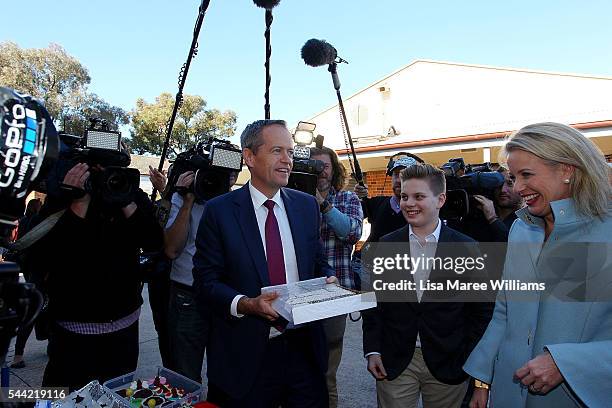 Opposition Leader, Australian Labor Party Bill Shorten hands out lamingtons to the media as Chloe Shorten and Rupert look on during a visit to a...