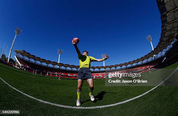 General view prior to the first bounce during the round 15 AFL match between the Gold Coast Suns and the St Kilda Saints at Metricon Stadium on July...