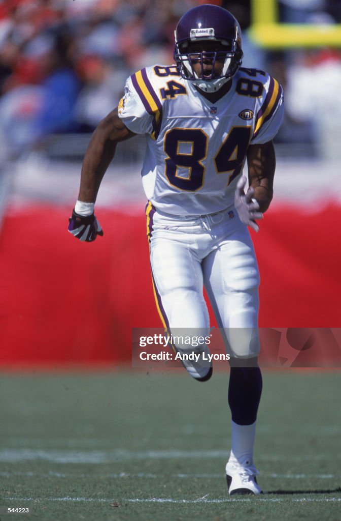 Randy Moss Corn Rows Randy Moss of the Minnesota Vikings sprints up the field during the ...