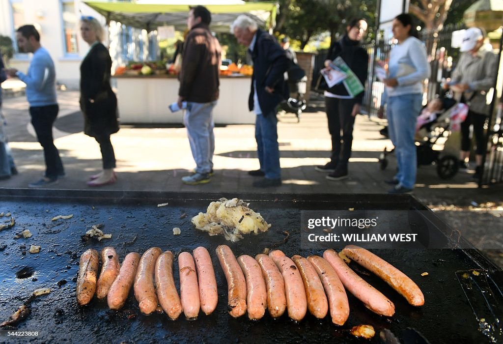 AUSTRALIA-VOTE-POLITICS-SAUSAGE-OFFBEAT