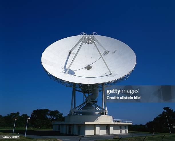 Frankreich, Bretagne, Pleumeur-Bodou, Radioteleskop fuer Weltraum-Telekommunikation - 2005