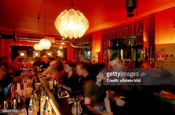 Simon Dach Strasse Photos And Premium High Res Pictures Getty Images simon-dach-strasse-photos-and-premium-high-res-pictures-getty-images