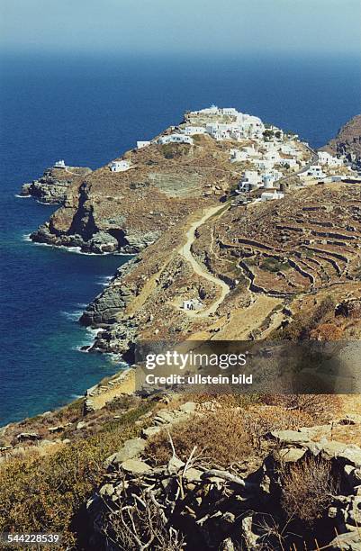 Griechenland, Griechische Inseln, Kykladen, Insel Sifnos, Blick auf die Kueste und Kastro