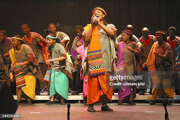 Soweto Gospel Chor; Musikgruppe, Gospelchor; Südafrika Auftritt in der Arena Treptow in Berlin