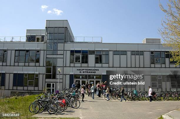 Freie Universität - Gebaeude "Silberlaube" Haupteingang K-Straße