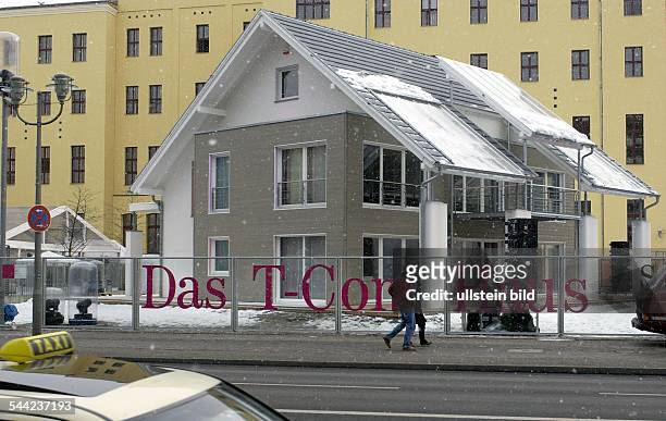 Berlin, Mitte: T- Com Haus, Leipziger Strasse 16, Musterhaus mit High Tech Ausstattung - eine Entwicklung von T- Com in Partnerschaft mit WeberHaus ,...