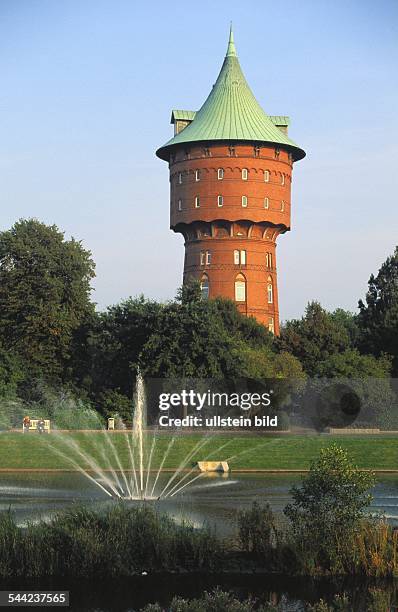 Deutschland, Niedersachsen, Cuxhaven: Wasserturm am Schleusenpriel.
