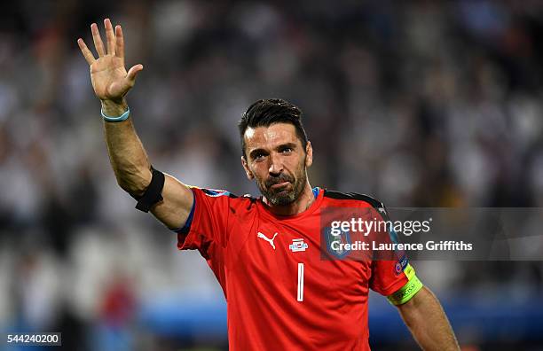 Dejected Gianluigi Buffon of Italy applauds the supporters after his team's defeat through the penalty shootout during the UEFA EURO 2016 quarter...