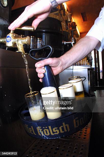 Gaffel Koelsch Bier in einem Kranz- 2001