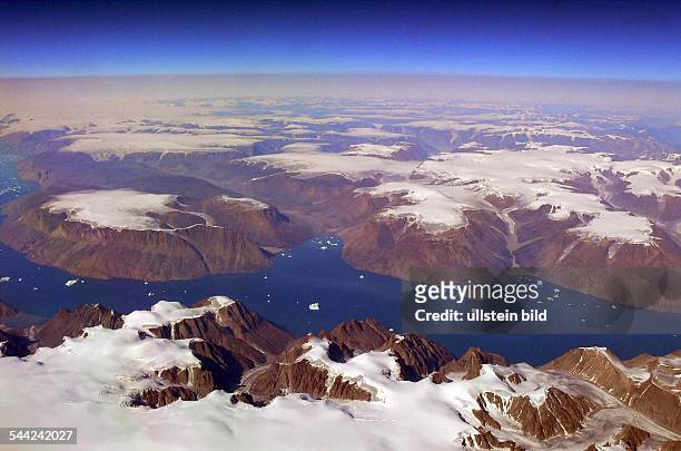 Grönland : Eisberge und Treibeis in enem Fjord Luftaufnahme