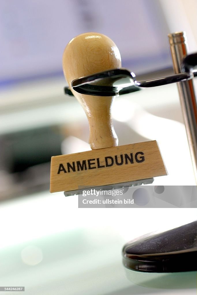Symbolbild Anmeldung: Stempel mit der Aufschrift "angemeldet"