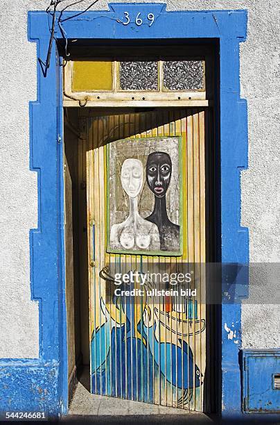 Chile, Valparaiso: Bemalte Tür.