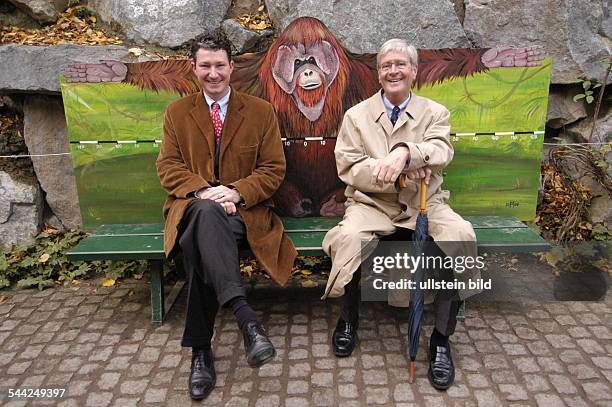 Claus Hagenbeck - Tiermediziner; DInhaber und Direktor Tierpark Hagenbeck, Hamburg mit Schwiegersohn Stephan Hering-Hagenbeck