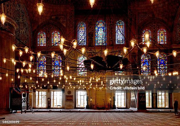 Tuerkei, Istanbul, Stadtteil Eminoenue, Viertel Sultanahmet : Innenansicht der Sultan Ahmet Camii