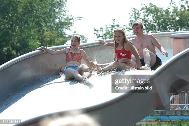 Wasserrutsche im Freibad Pankow - .