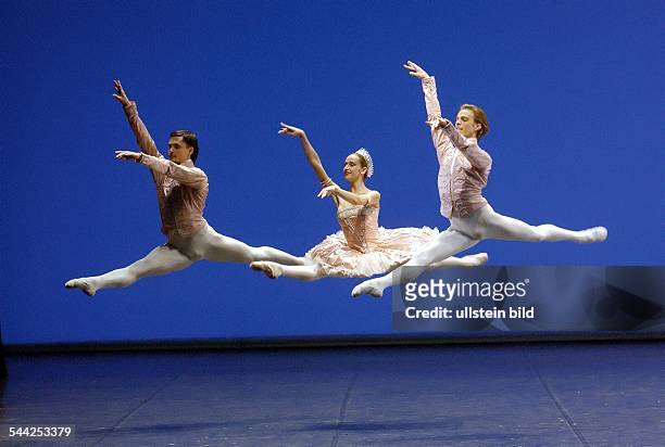 'George Balanchine Ballet Night' in the Deutsche Oper, Berlin, with music by Tchaikovsky and Stravinsky ; - choreographer: George Balanchine-...