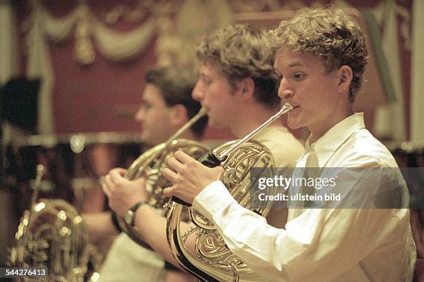 DEUTSCHLAND, BERLIN, YOUNG EURO CLASSIC 2001, KONZERTHAUS BERLIN, MUSIKER DES BUNDESJUGENDORCHESTERS BEI DER PROBE