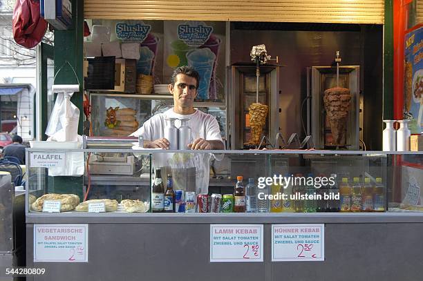 Österreich, Wien: tuerkischer Imbiss auf dem Naschmarkt an der Wienzeile