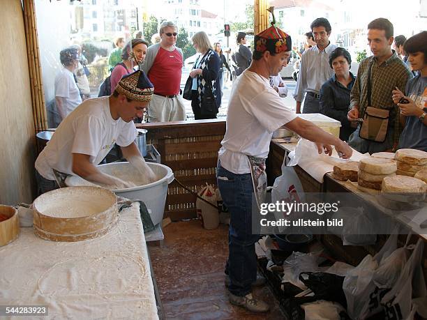 Portugal, Madeira, Funchal: Bakers producing a typical pastry in the time before Christmas.- 2005
