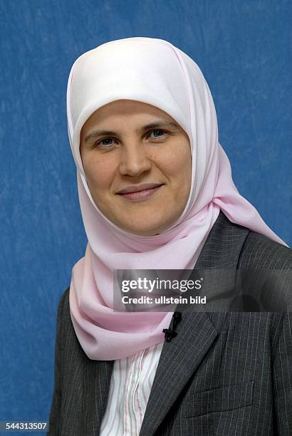 Ayten Kilicarslan - Wirtschaftswissenschaftlerin, Leiterin des muslimischen Frauenbildungswerks am Begegnungs- und Fortbildungszentrum muslimischer...