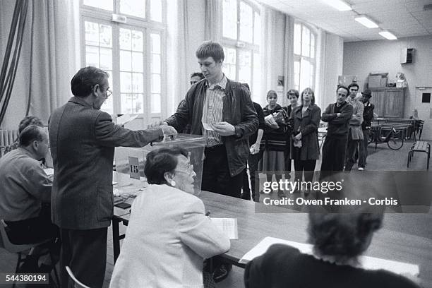 People Voting on the Maastricht Treaty